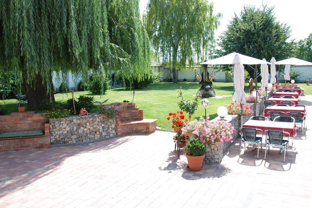 Pension Sonnenhof Moerbisch Am See Exterior photo
