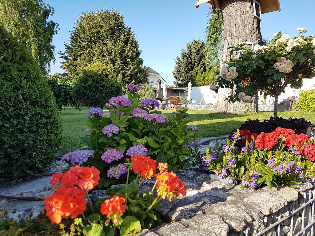 Pension Sonnenhof Moerbisch Am See Exterior photo